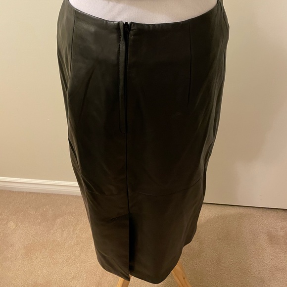 Beautiful MaxMara leather skirt - Picture 5 of 13